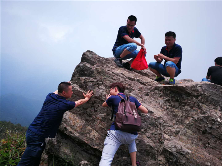 旭川公司拓展训练,征服2700米高山